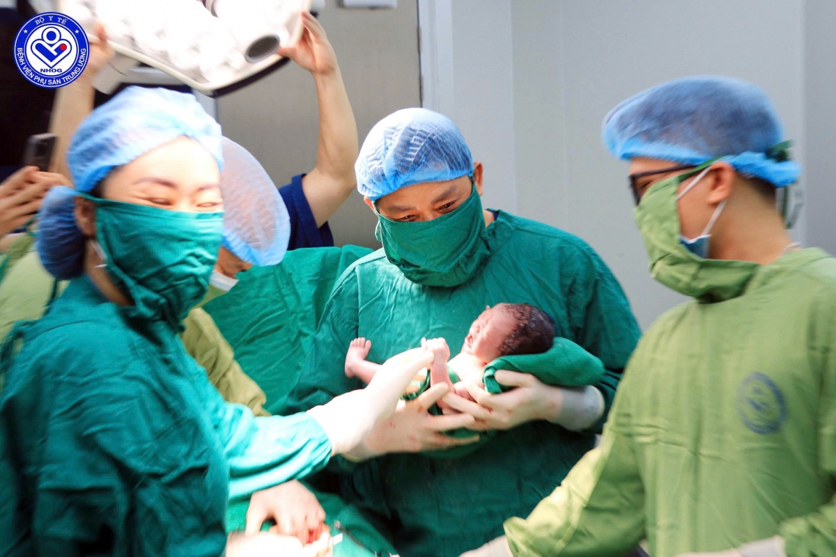 60-year-old woman safely delivers healthy baby boy in Hanoi